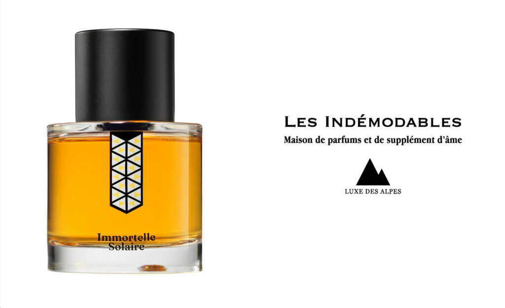 Flacon du parfum Immortelle Solaire de la marque Les Indémodables avec le logo de la marque
