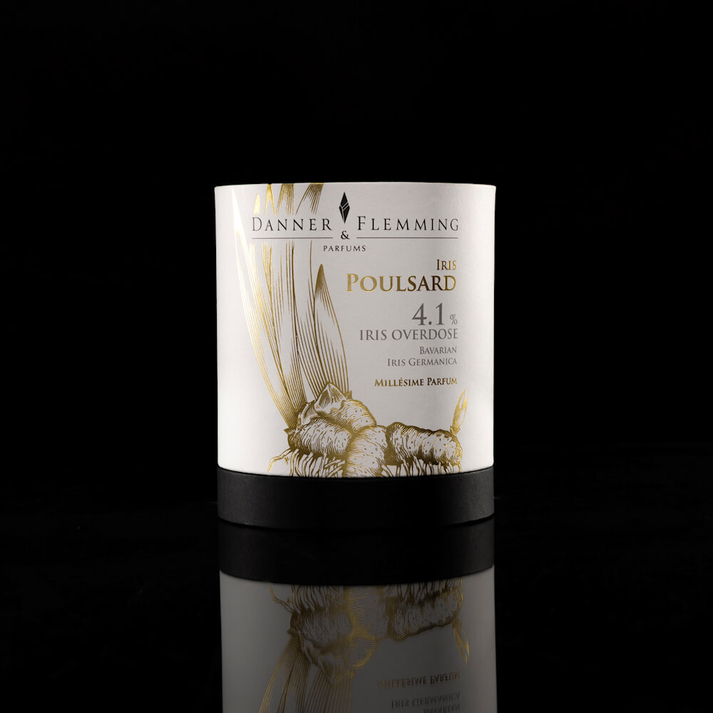 Emballage du parfum Iris Poulsard de Danner & Flemming Parfums avec illustration dorée d’iris