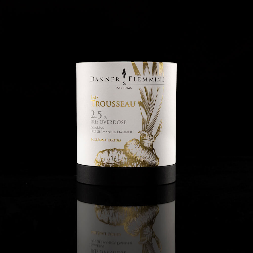 Emballage du parfum Iris Trousseau de Danner & Flemming Parfums avec illustration dorée d’iris