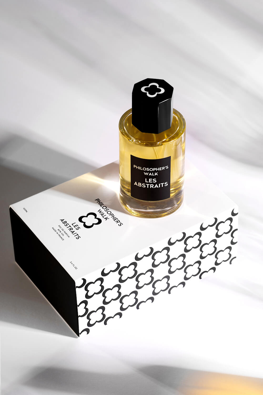 Flacon du parfum Philosopher's walk des Abstraits sur son emballage